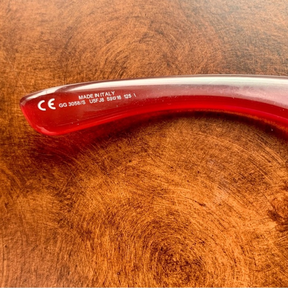 GUCCI Red Heart Sunglasses - Basically Brand New - Picture 8 of 8